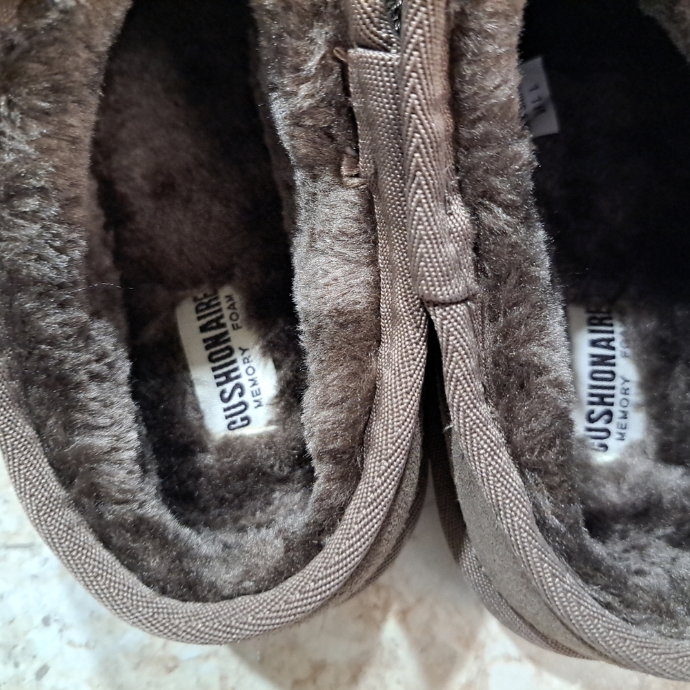 NWOB CUSHIONAIRE Women's Brown Genuine Suede Slip-On Clogs Sz 11 - Picture 8 of 11